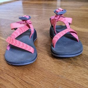 Chaco Charlie peach - size 6